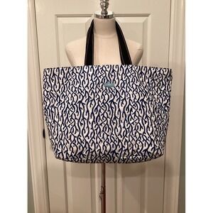 SCOUT Plus 1 Foldable Travel Bag Blue White Quilted Tote Coral Me Maybe Zipper
